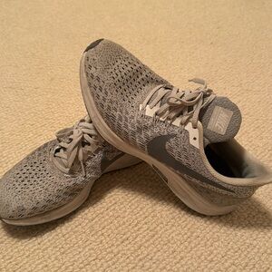 Gray Nike Zoom Pegasus 35 Sneakers Size 9 (woman’s)